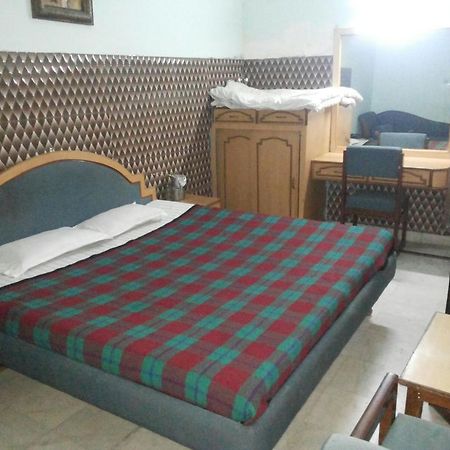 Hotel Saurab Dehradun Eksteriør bilde